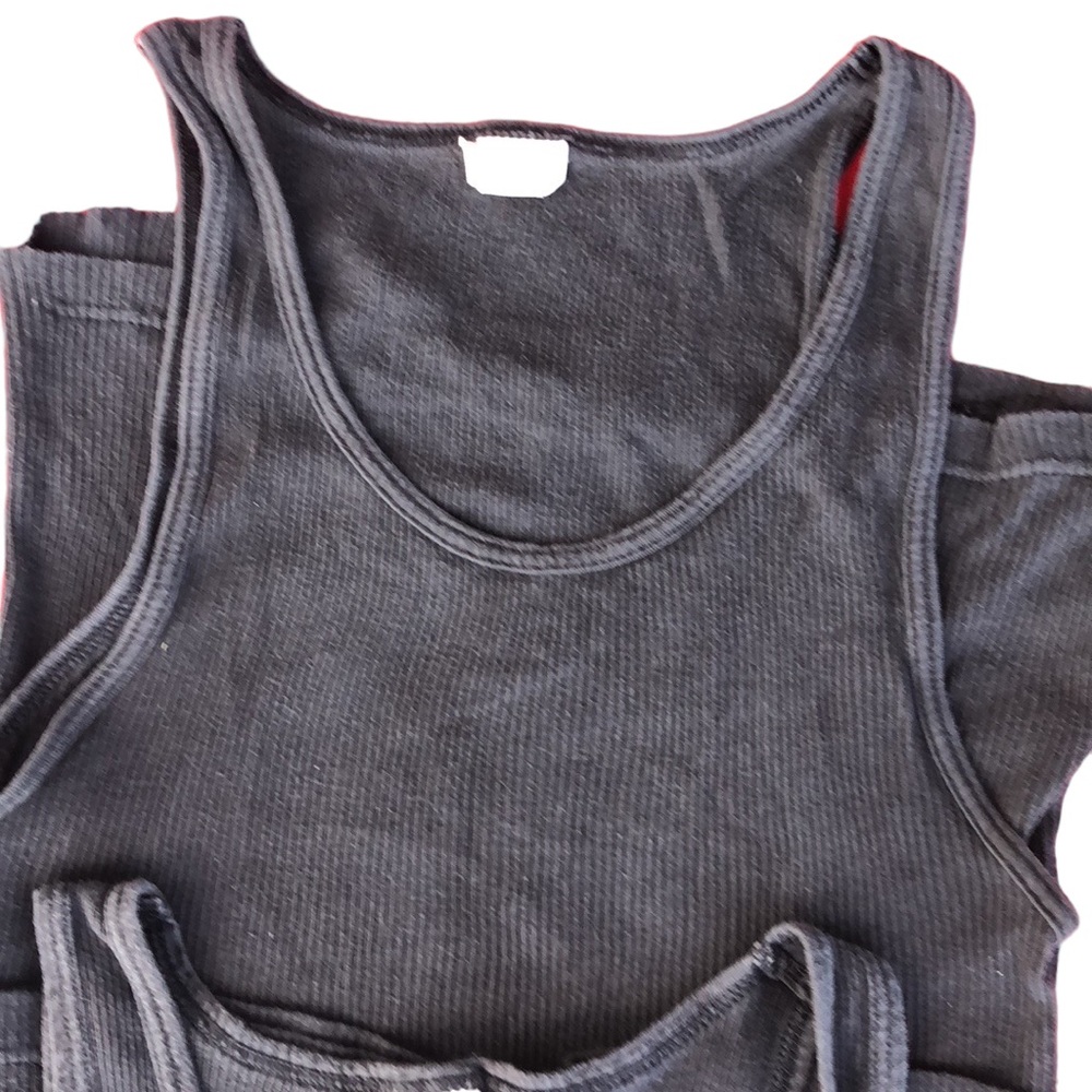 Gap Body Small. 3 pack. Some signs of wear. 2 black and 3 grey.